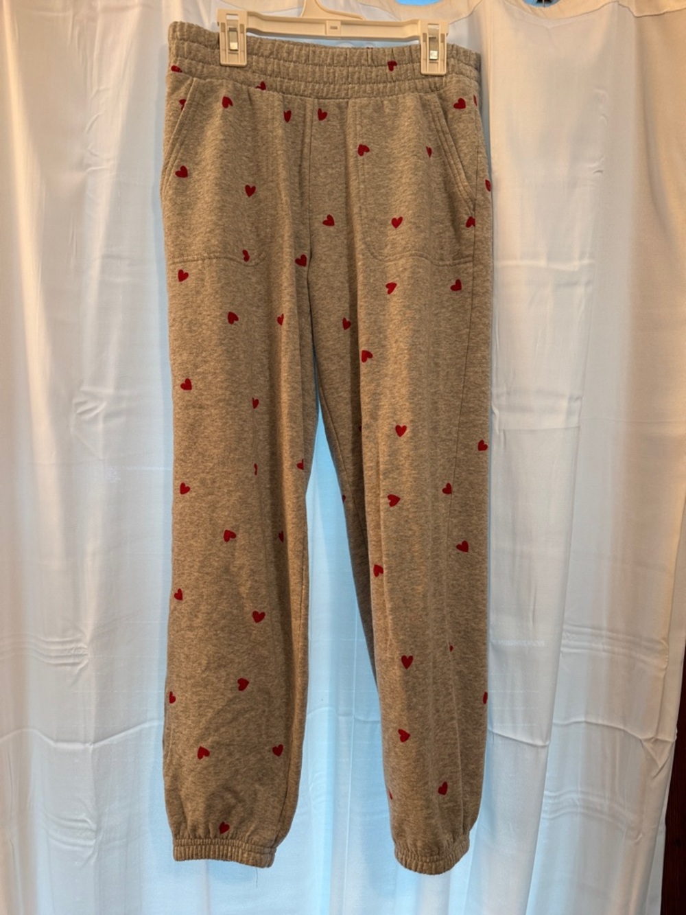 Colsie Gray Sweatpants with Red Heart Print